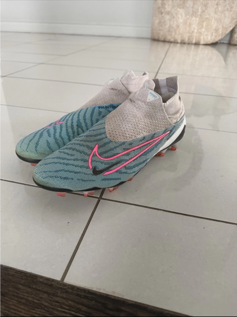 Nike Phantom Vision Elite Laceless Soccer Cleats - Teal & Pink